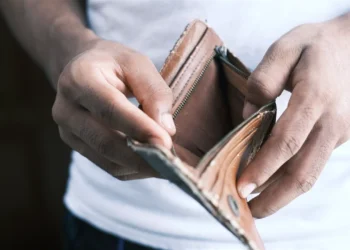 Endividamento das famílias brasileiras sobe para 48,9% em agosto, aponta Banco Central