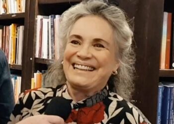 Regina Duarte responde com carinho a Antônio Fagundes após comentário sobre divergências políticas