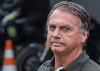 Governo do DF pede que Bolsonaro passe por avaliação médica antes de possível prisão