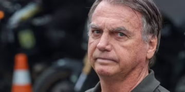 Governo do DF pede que Bolsonaro passe por avaliação médica antes de possível prisão