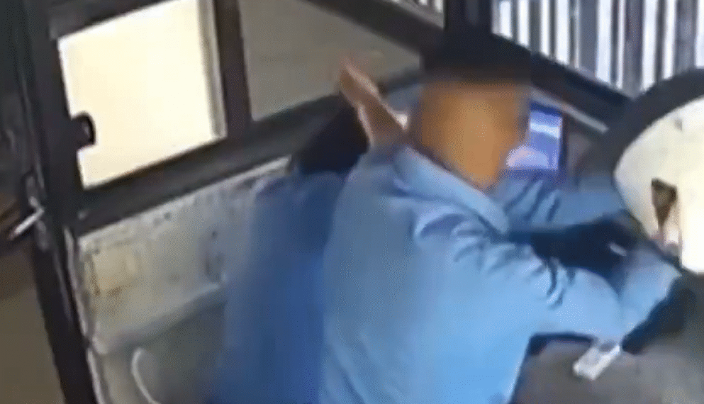 Mulher é agredida com capacete por colega de trabalho em portaria de condomínio em Salvador