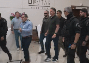 PF prende Jair Bolsonaro em Brasília após ordem de Moraes; defesa e aliados são pegos de surpresa