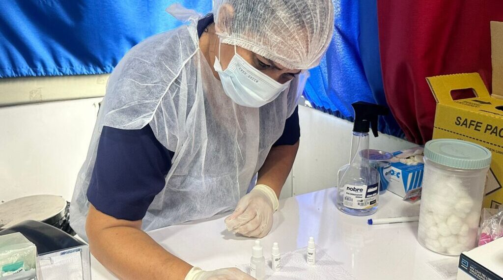 Manaus inicia programação do Dezembro Vermelho com testagens, prevenção e ações educativas
