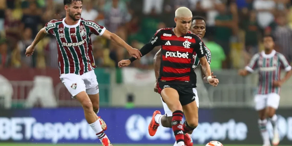 Fla-Flu decisivo: Flamengo defende liderança isolada contra Fluminense no Maracanã