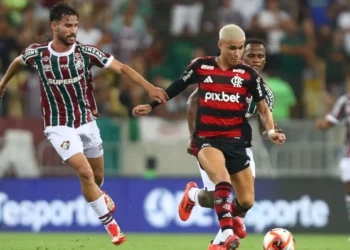 Fla-Flu decisivo: Flamengo defende liderança isolada contra Fluminense no Maracanã