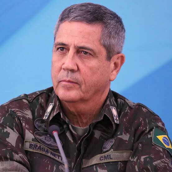 Moraes mantém prisão preventiva de Braga Netto por risco de fuga após condenação por trama golpista
