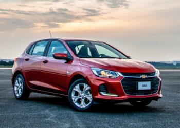 Chevrolet Onix mantém liderança entre hatches usados pelo quinto mês seguido, aponta OLX Autos