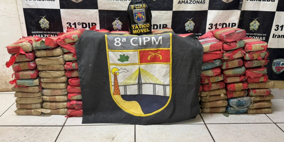 Polícia Militar apreende 112 tabletes de maconha em embarcação abandonada em Iranduba