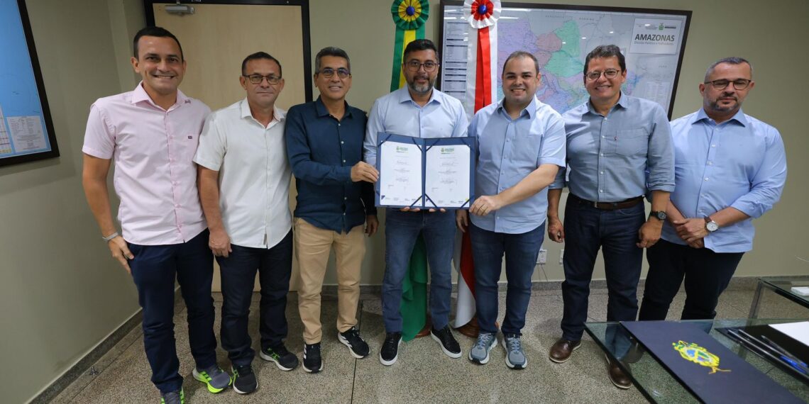 Roberto Cidade articula convênios que garantem recuperação de ruas e investimentos em Manicoré e Carauari