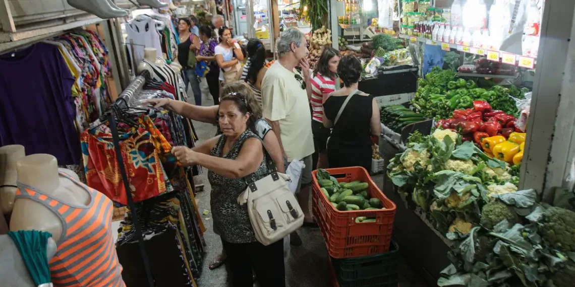 Inflação desacelera e INPC fecha outubro em 0,03%, menor índice desde junho