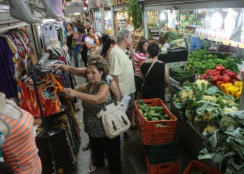Inflação desacelera e INPC fecha outubro em 0,03%, menor índice desde junho