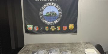 PM apreende quase seis quilos de cocaína em embarcação nas proximidades de Coari