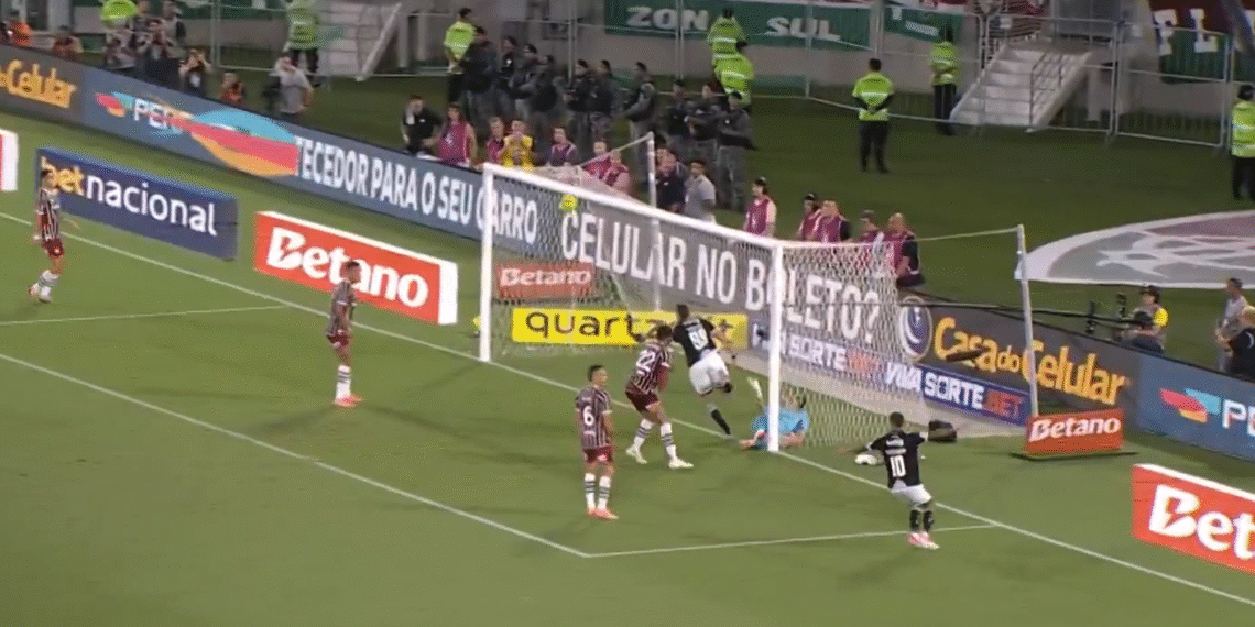 Vasco vira no fim, derrota o Fluminense e sai em vantagem na semifinal