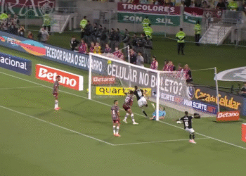 Vasco vira no fim, derrota o Fluminense e sai em vantagem na semifinal