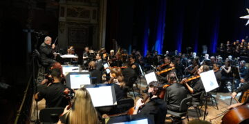 Concerto de Natal emociona público no Teatro Amazonas com coral e orquestra