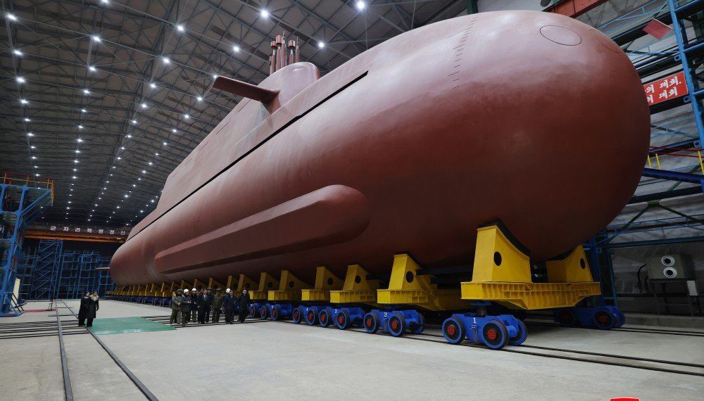 Coreia do Norte divulga imagens de submarino nuclear e eleva tensão na Península Coreana
