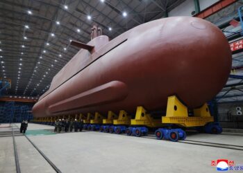 Coreia do Norte divulga imagens de submarino nuclear e eleva tensão na Península Coreana