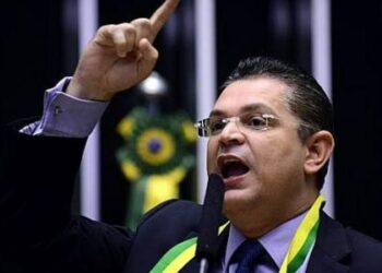F apreende R$ 430 mil em dinheiro vivo na casa do deputado Sóstenes Cavalcante