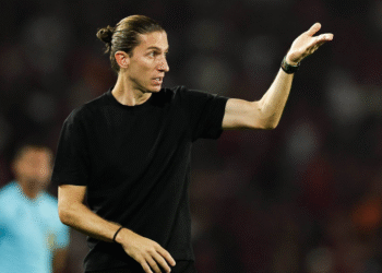 Filipe Luís iguala marca de Jorge Jesus e chega ao quinto título pelo Flamengo em um ano