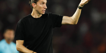 Filipe Luís iguala marca de Jorge Jesus e chega ao quinto título pelo Flamengo em um ano