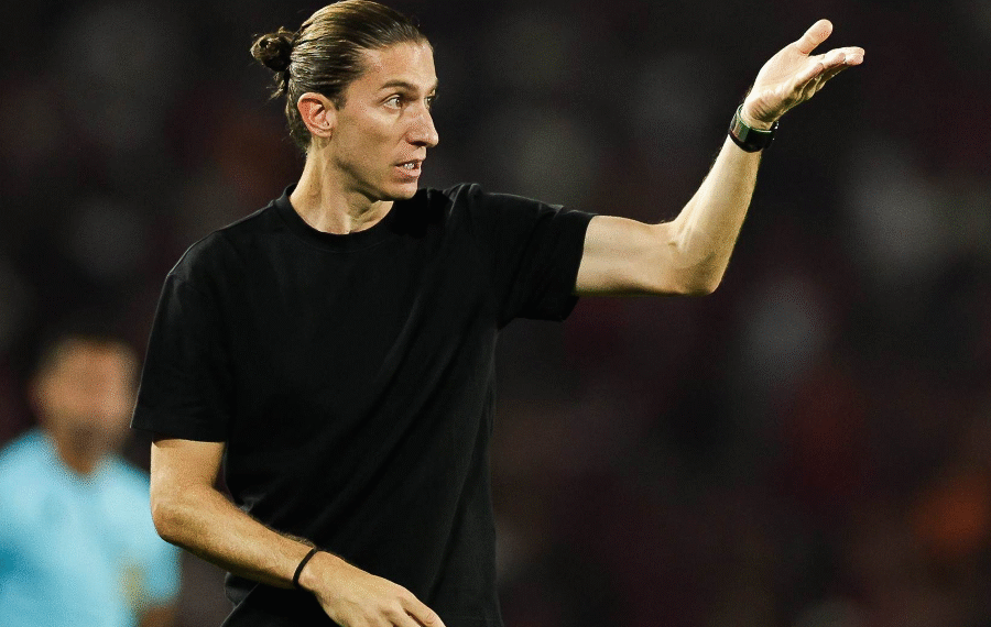 Filipe Luís iguala marca de Jorge Jesus e chega ao quinto título pelo Flamengo em um ano
