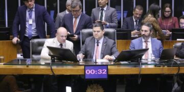 Congresso aprova LDO de 2026 com meta de superávit de R$ 34,3 bilhões e previsão de aumento gradual até 2028