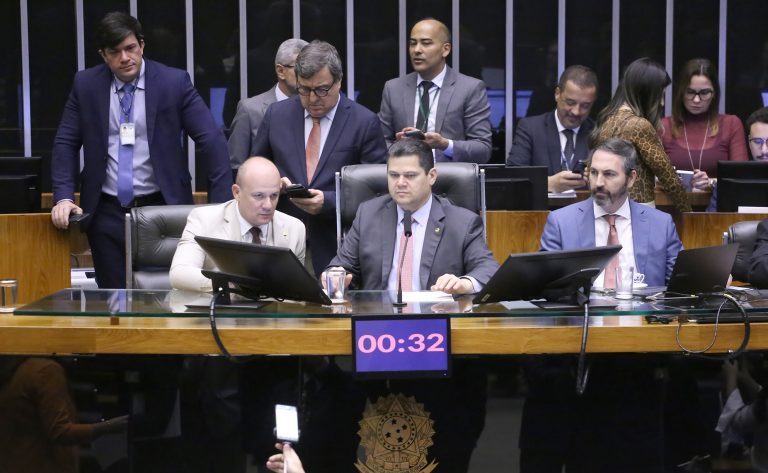Congresso aprova LDO de 2026 com meta de superávit de R$ 34,3 bilhões e previsão de aumento gradual até 2028