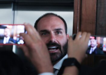 Eduardo Bolsonaro é notificado e pode perder mandato por faltas após temporada nos EUA