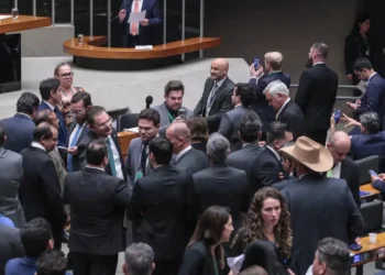 Especialistas dizem que PL da Dosimetria afrouxa progressão de pena e pode beneficiar crimes comuns