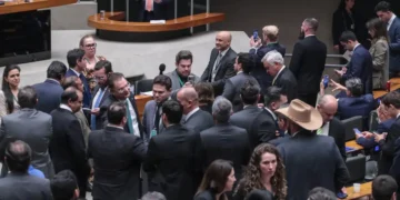 Especialistas dizem que PL da Dosimetria afrouxa progressão de pena e pode beneficiar crimes comuns