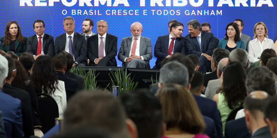 Lula sanciona com vetos lei que regulamenta gestão do novo imposto da reforma tributária