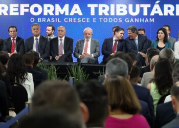 Lula sanciona com vetos lei que regulamenta gestão do novo imposto da reforma tributária