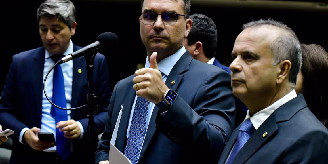 Flávio Bolsonaro anuncia Rogério Marinho na coordenação de sua campanha à Presidência