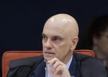 Defesa de Bolsonaro pede ao STF autorização para visitas de Tarcísio e aliados