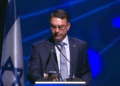 Em Israel, Flávio Bolsonaro oficializa pré-candidatura e chama Lula de antissemita