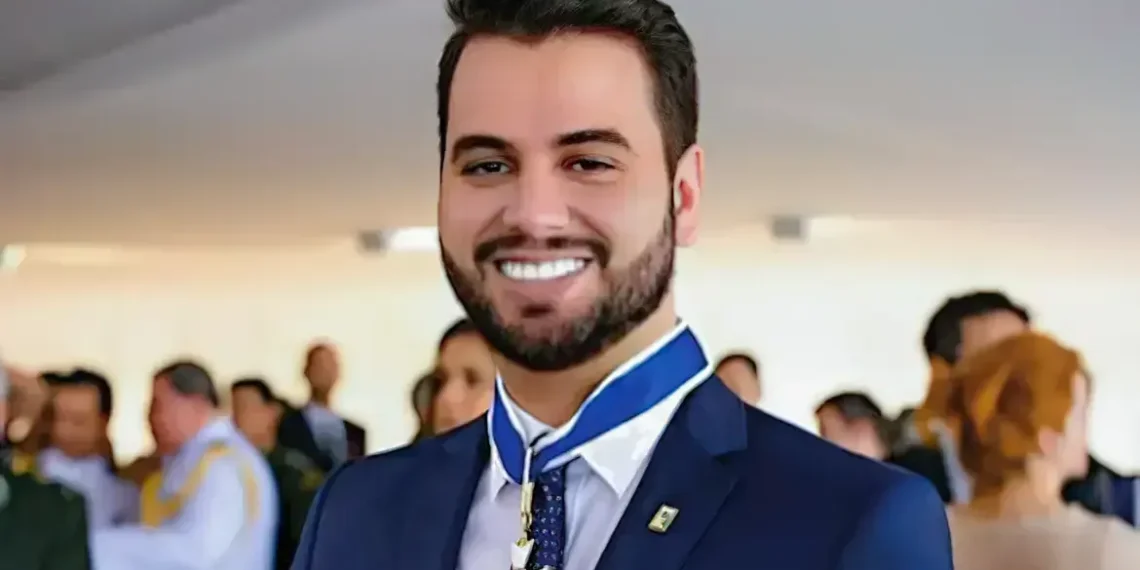 PF prende Filipe Martins, ex-assessor de Bolsonaro, por descumprir medida do STF