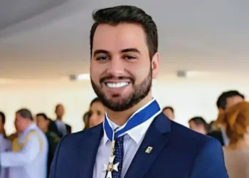 PF prende Filipe Martins, ex-assessor de Bolsonaro, por descumprir medida do STF