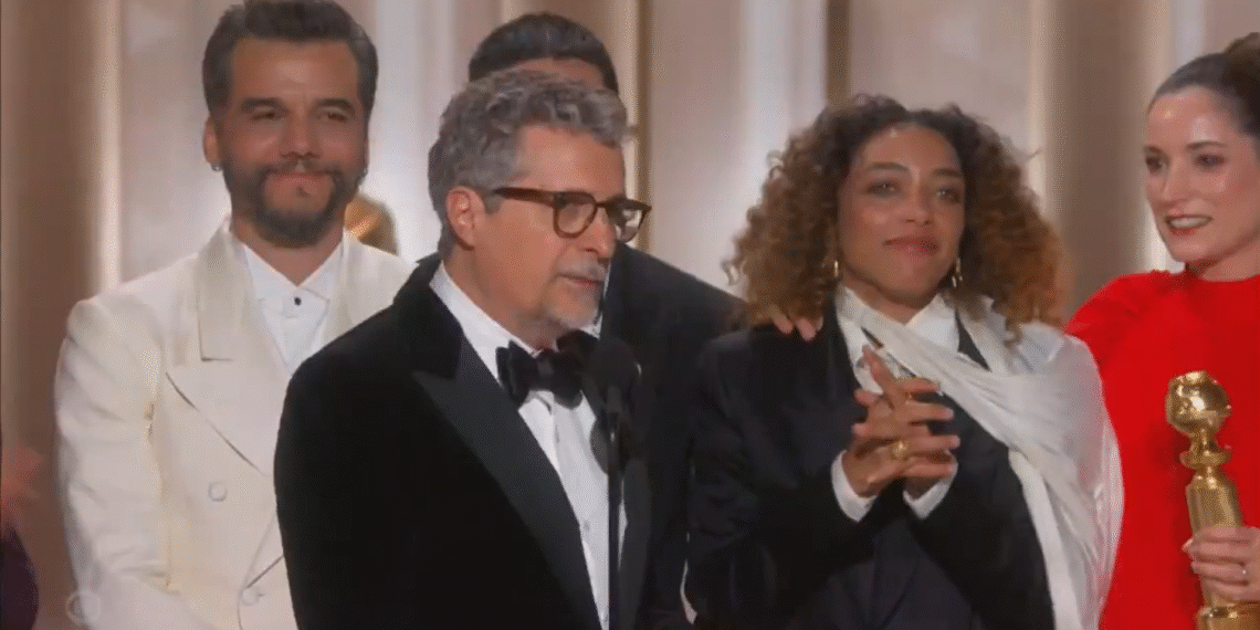 Cinema brasileiro faz história no Globo de Ouro com duas vitórias