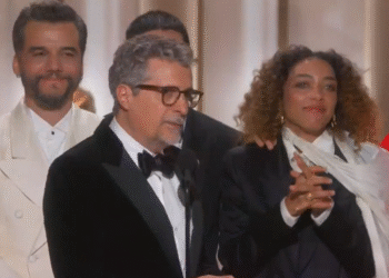 Cinema brasileiro faz história no Globo de Ouro com duas vitórias