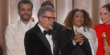 Cinema brasileiro faz história no Globo de Ouro com duas vitórias