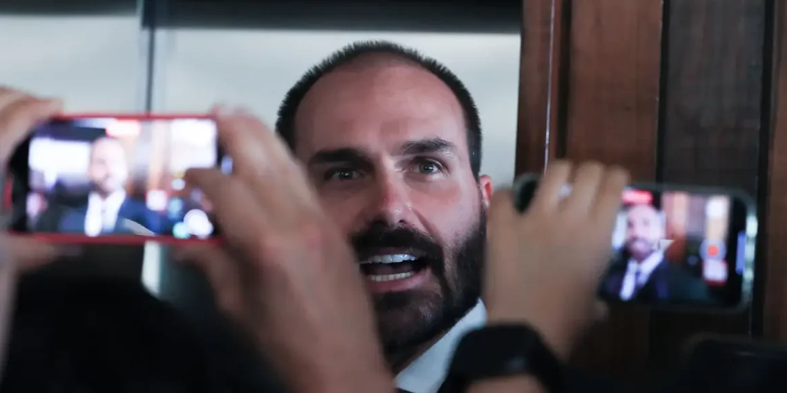 PF determina retorno imediato de Eduardo Bolsonaro ao cargo de policial federal