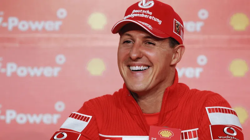 Michael Schumacher não está mais acamado, afirma jornal inglês Daily Mail
