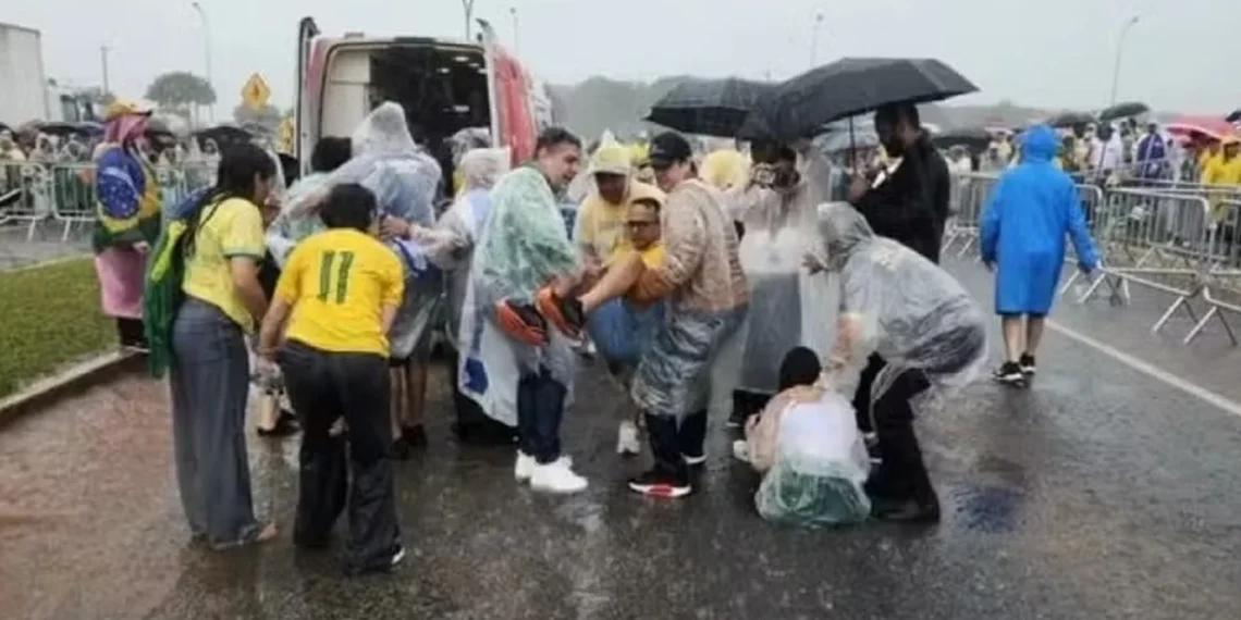 Raio atinge 72 pessoas em ato de Nikolas Ferreira em Brasília e deixa 8 feridos em estado grave