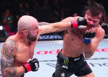 Volkanovski vence Diego Lopes no UFC 325 e iguala recorde histórico de José Aldo