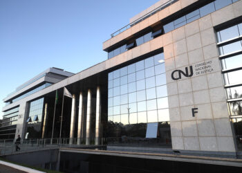 Com custo de R$ 60 milhões por ano, aposentadoria compulsória de magistrados sofre duras críticas