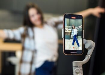 Justiça do AM reverte justa causa de gerente demitida por vídeo de 28 segundos no TikTok