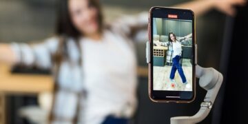 Justiça do AM reverte justa causa de gerente demitida por vídeo de 28 segundos no TikTok