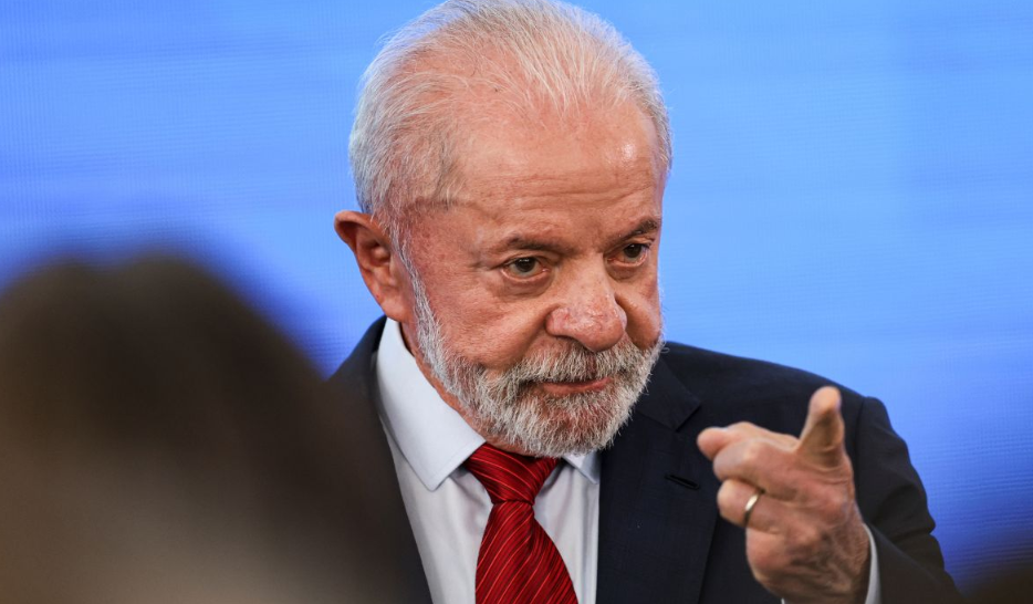 Lula barra ‘supersalários’ na Câmara e veta penduricalhos que furavam o teto de R$ 46 mil
