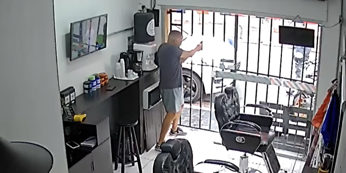 PM de folga reage a roubo de Porsche e mata suspeito no Sacomã, zona sul de SP