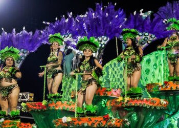 Desfiles do Acesso B levam fé, Amazônia e empoderamento feminino à Avenida